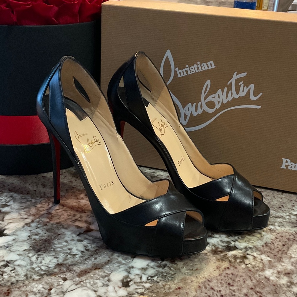 CHRISTIAN LOUBOUTIN Shelly Pump Black Leather